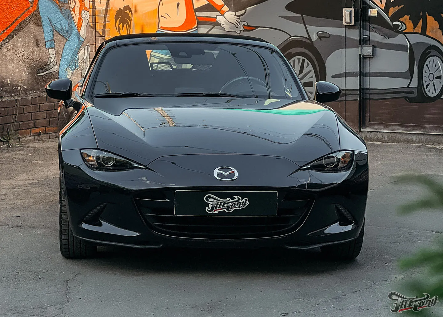 Окрасили бампера и оклеили Mazda MX-5 в глянцевый полиуретан